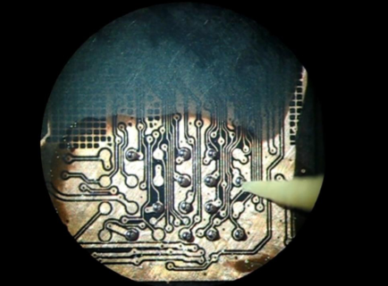 如何訪問NAND內(nèi)存芯片并從中讀取數(shù)據(jù)