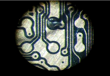 如何訪問NAND內(nèi)存芯片并從中讀取數(shù)據(jù)