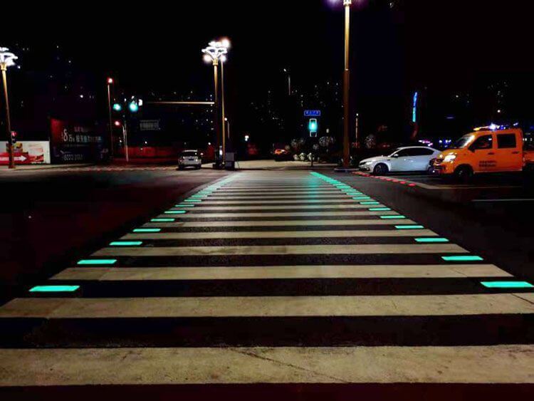 子程自主研發(fā)設(shè)計(jì)-智慧斑馬線產(chǎn)品